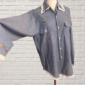 Vintage Hand Embroidered Chambray Shirt Lace Trim Western Cottagecore Blouse
